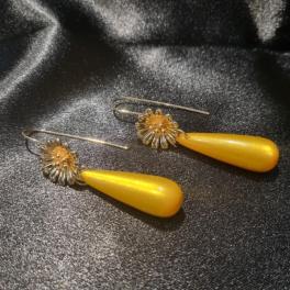 Statement oorbellen met polaris druppel - geel