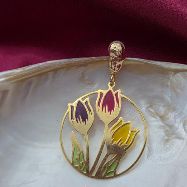 Vergulde oorbellen met tulpen - glas in lood look