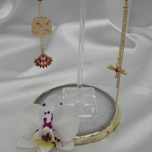 Luxe asymmetrische oorbellen goud en rood