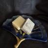 Thumbnail for Uniek epoxy schaaltje ‘Ginkgo’ blauw + 2 amberblokjes
