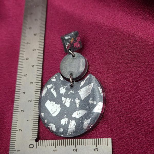 Epoxy oorbellen zilver/grijs
