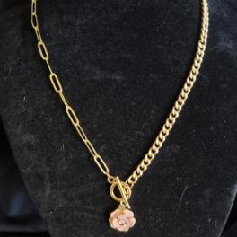 Vergulde ketting met bloem bedel - roze