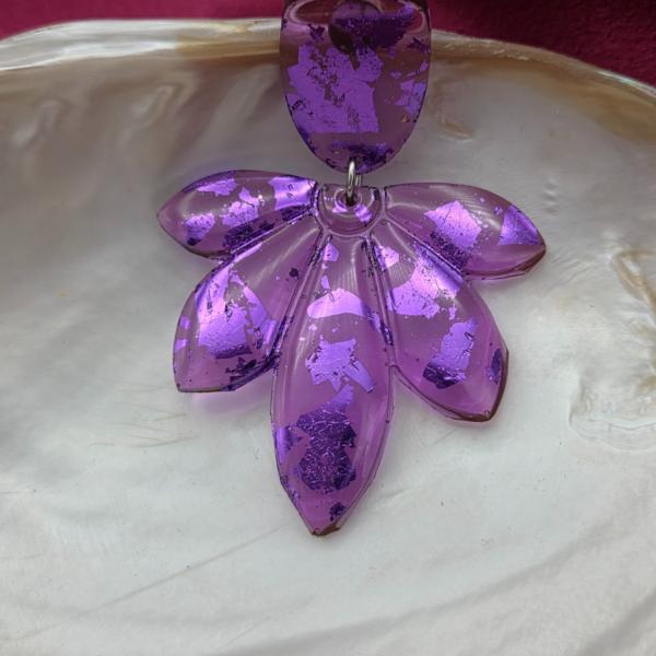 Epoxy oorbellen 'blad' paars